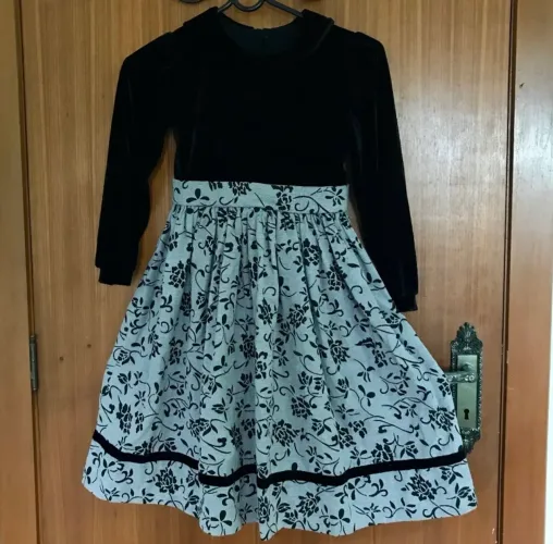 Vestido Preto com Saia Florida Infantil