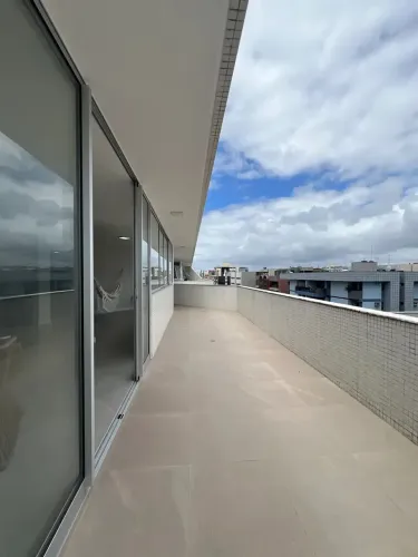 Cobertura duplex 254 m2 , porteira fechada , 4 quartos sendo duas suítes em Ponta Verde , 