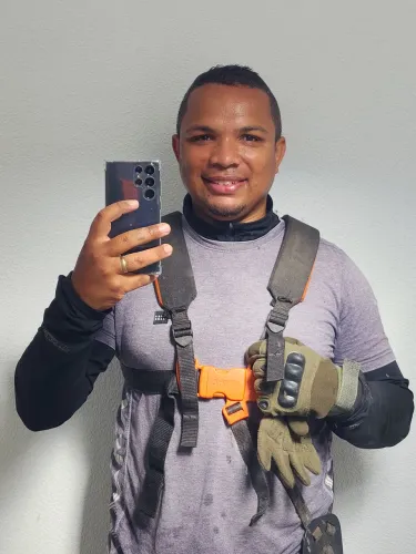 Jardineiro e operador de roçadeira e motosserra... caseiro