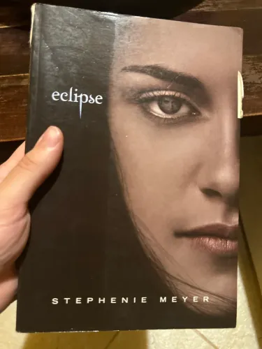 Eclipse ? Stephenie Meyer (edição diferente)
