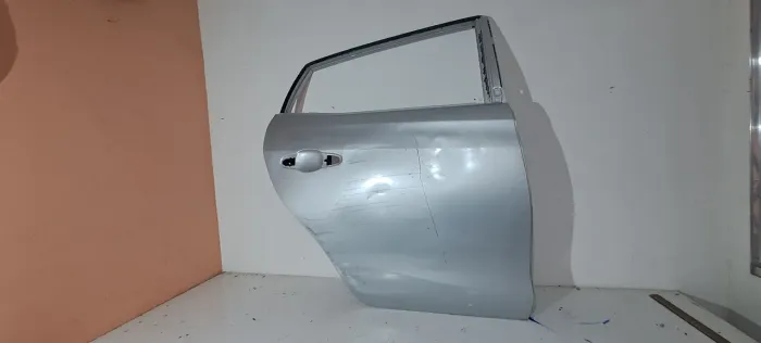 Porta traseira direita Yaris 18/22 Hatch ESTE PRODUTO NÃO ESTÁ COM FRETE INCLUSO