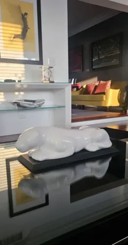 Escultura de Leopardo em Porcelana - Elegância para seu Lar
