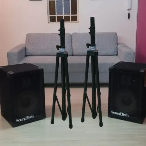 2 Caixas passivas Soudtech 15" + 2 Pedestal Suporte Tripé Caixa De Som