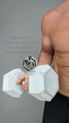 Halteres em concreto 6kg (6+6) sextavados com pegada tubular em pvc  Peso Maromba Raiz 