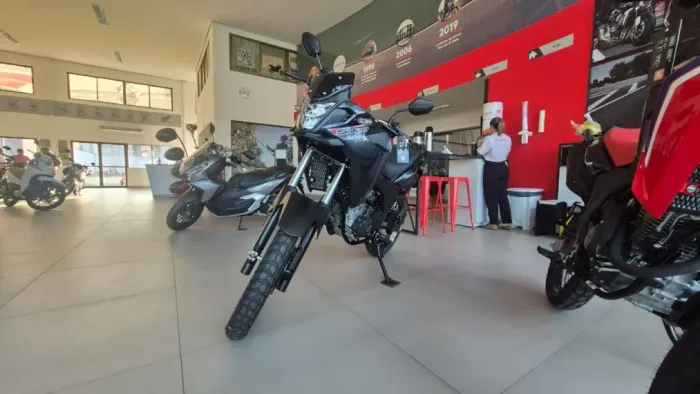 XRE SAHARA 300 STD 0KM.