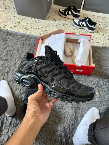 Tênis Nike tn black 40