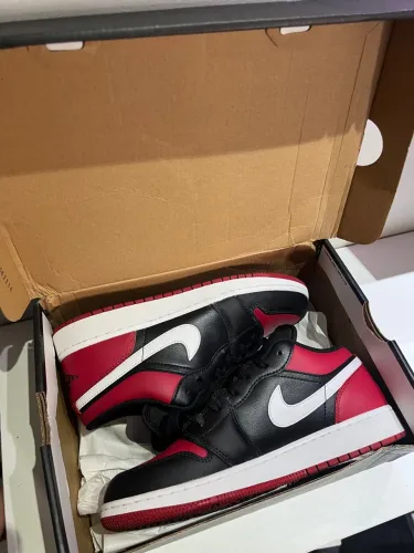 Nike Air Jordan 1 Low - Bred Toe preto e vermelho 