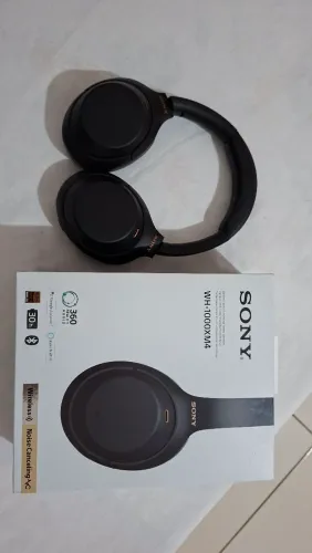 Fone de ouvido Sony WH-1000XM4 - Sem fio e com cancelamento de ruído