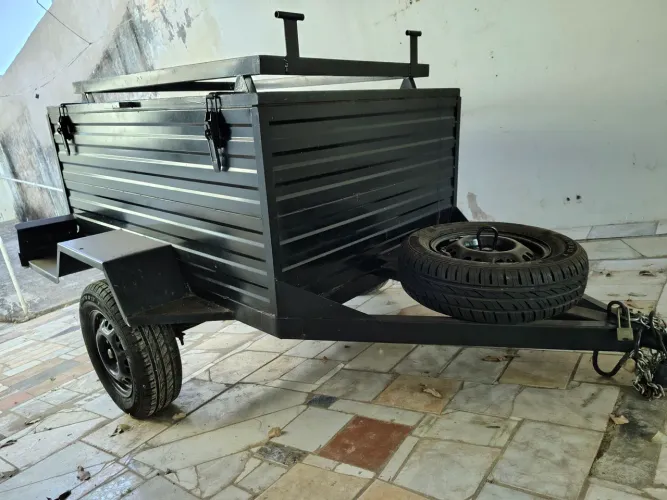 Carretinha para transporte com tampa