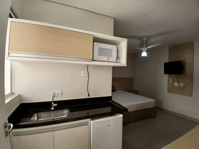 Alugo kitnet com 1 quarto mobiliado próximo ao Metro Campo Belo para 1 pessoa.