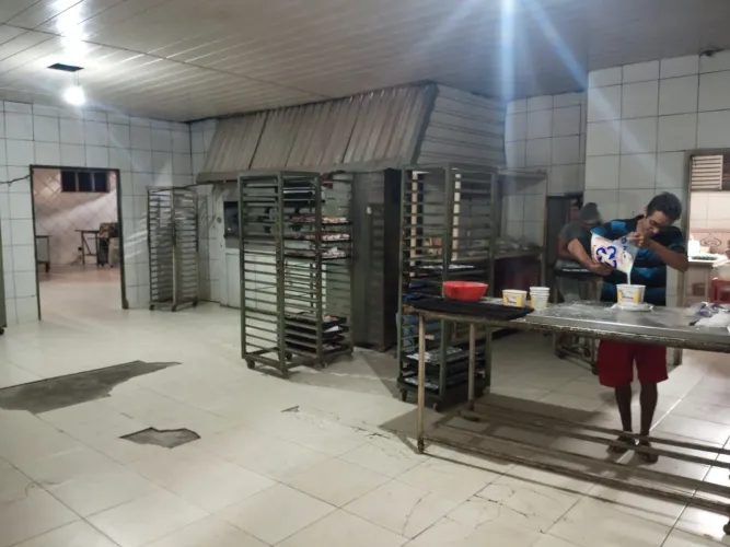 Vende-se ou aluga fábrica de pães