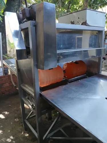 Escovadeira seme automática para garrafões de água mineral