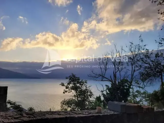 TERRENO COM VISTA PARA O MAR EM ILHABELA