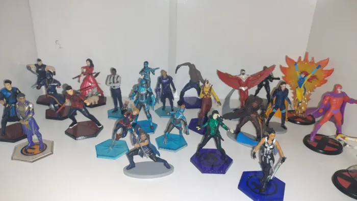 Coleção de Action Figures Marvel e X-Men