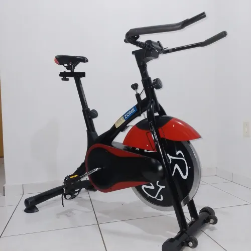 Bicicletas ergométrica disponíveis, magnética e Spinning.