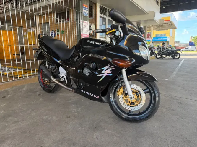 Suzuki GSX 750F 1999 - Toda Revisada!