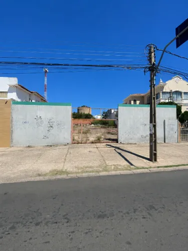 LOTE/TERRENO COMERCIAL COM 02 VAGAS DE GARAGEM NO BAIRRO CENTRO.