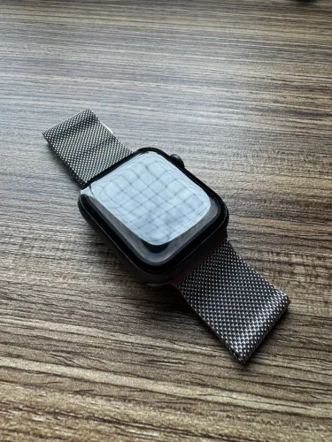 Apple Watch Series 4, 44mm, com avarias 