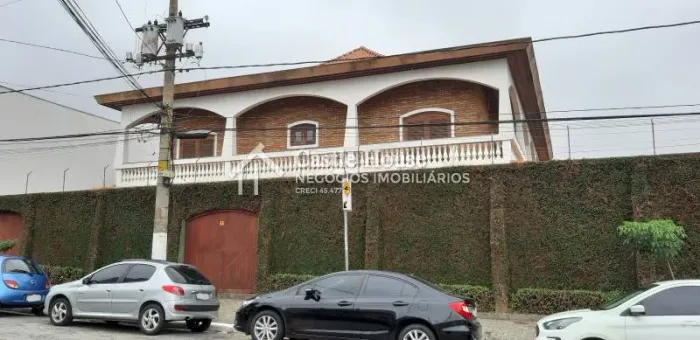 Sobrado Luxuoso para Alugar em Vila Moinho Velho - 4 Suítes, 900m² e 13 Vagas