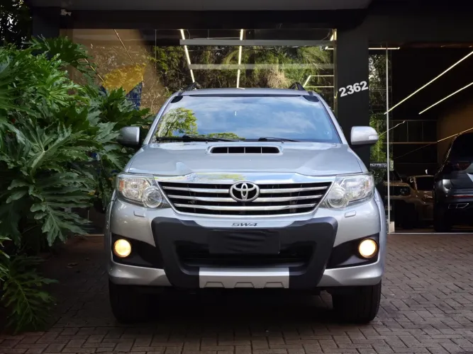 Toyota Hilux SW4 SRV D4-d 4X4 3.0 TDI Dies. AUT 2015