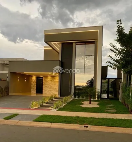 CASA TÉRREA ALTO PADRÃO - 3 SUÍTES - ÁREA 155m² - PISCINA AQUECIDA - PARQVILLE JACARANDÁ -