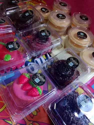 Mini pudim Sobremesa de leite Mini bolo Sobremesa de chokolaty e morango