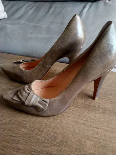 Sapato scarpin de couro legítimo Luíza Barcelos 39. Marrom. Vendo ou troco.