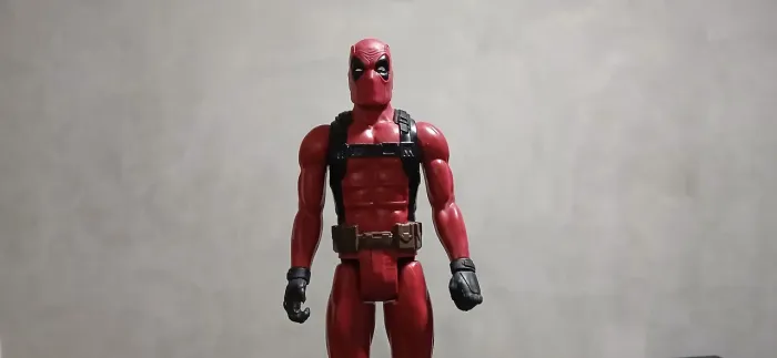 Boneco Deadpool 30cm