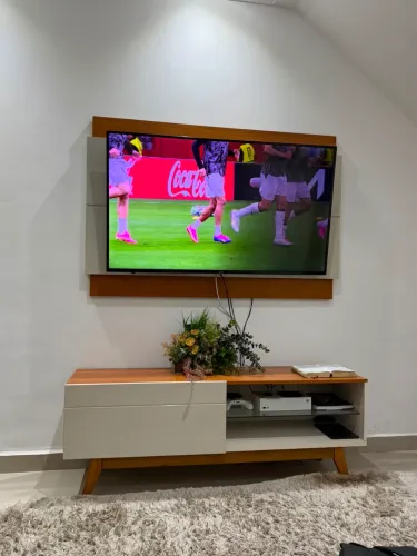 Conjunto com painel para tv e rack