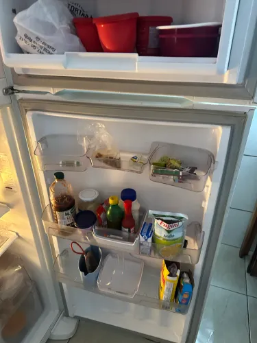 Vende-se uma geladeira Brastemp 470 litros 1.100$