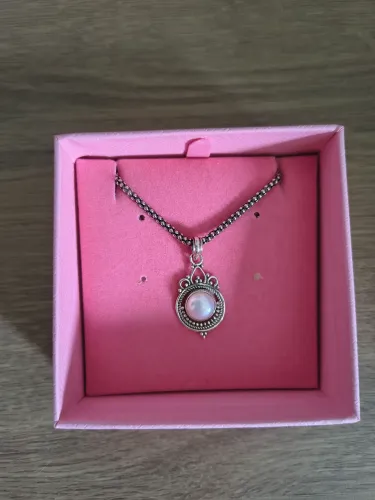 Colar feminino acompanha pingente Prata legítima envelhecida .