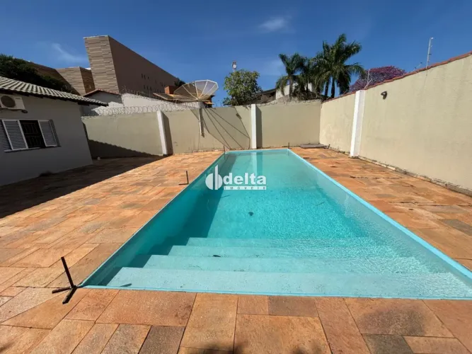 Casa disponível para venda e locação no bairro Marta Helena em Uberlândia-MG