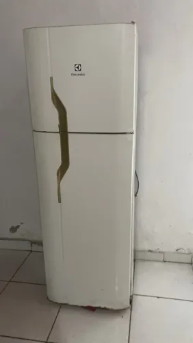 Vende-se Geladeira
