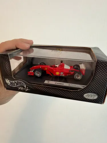Hotwheel F2001 Ferrari Rubens Barrichello 2001 escala 1:43
