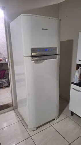 Geladeira Electrolux para vender logo