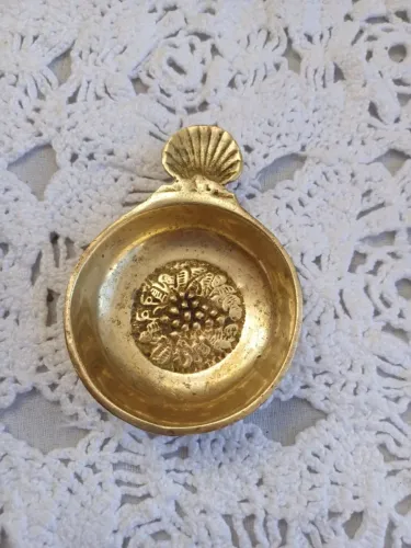 Cinzeiro antigo de bronze polido 