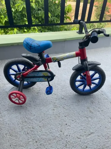 Bicicleta Infantil 2 a 3anos (desenho do Homem Aranha)