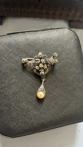 Broche antigo de Prata pérola sintética e marcassitas