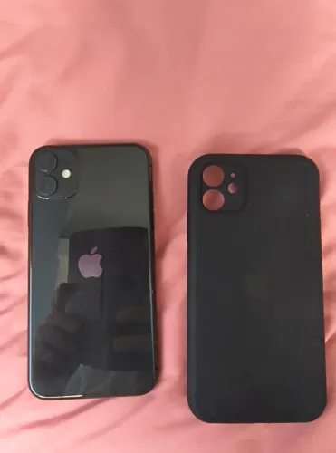 iPhone 11 preto ótimo estado, perfeito, na caixa