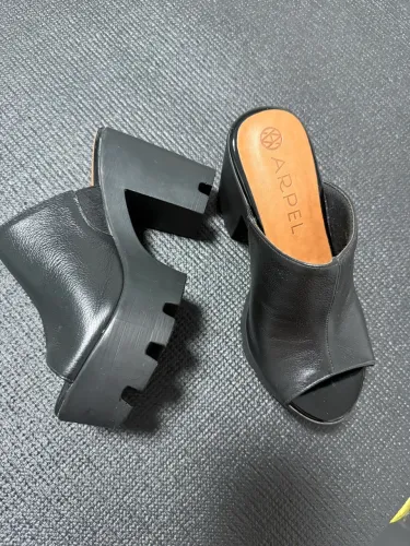 Tamanco Arpel preto tamanho 34