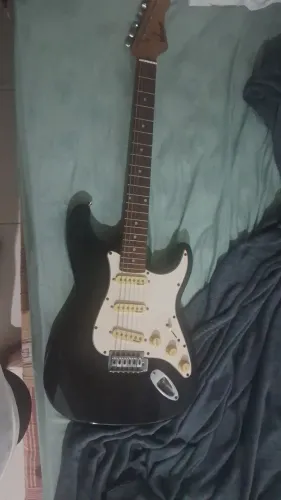 Guitarra Giannini Stratocaster