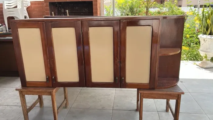 Vendo armário de parede de madeira