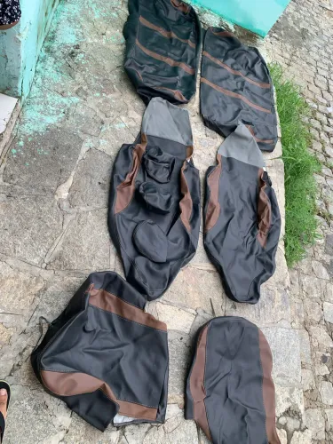 Capas para kwid estão em ótimo estado de conservação 