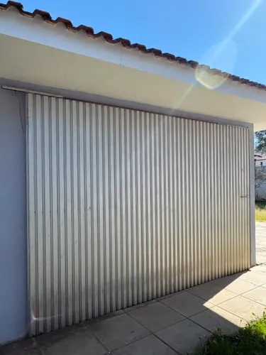 Portão de correr em aço galvanizado