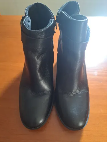 Bota couro preta tamanho 38