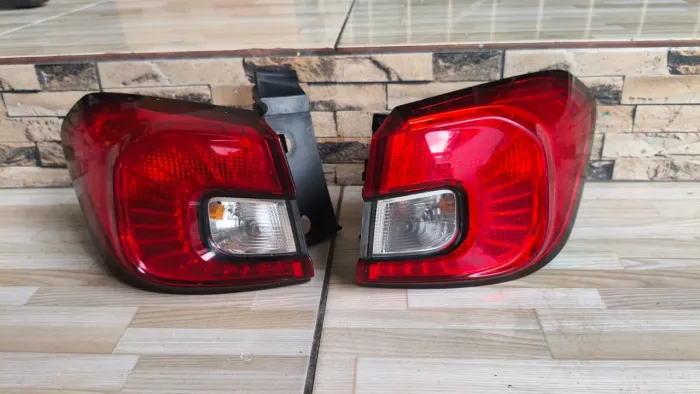 Par Lanternas da lateral Fiat Argo original