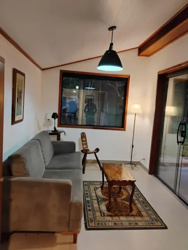 Casa de condomínio para aluguel tem 100 metros quadrados com 2 quartos