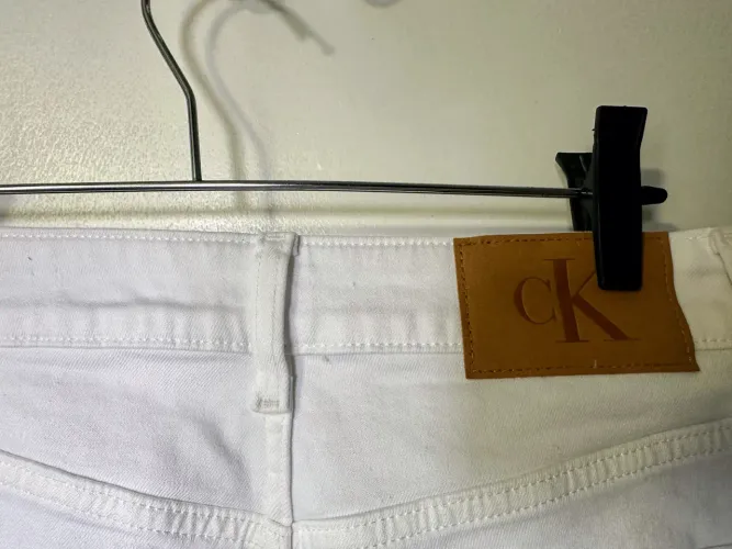 Vendo calça da Calvin Klein nova ! Original