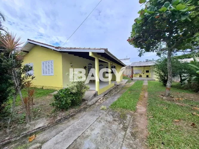 Excelente Casa 4 dormitório(s) em São João do Rio Vermelho - Florianópolis