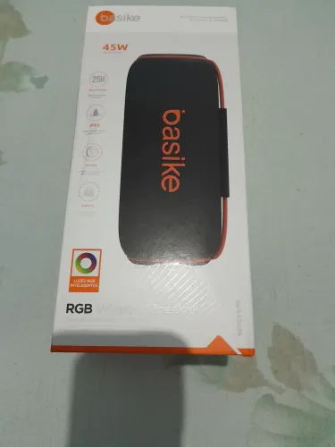 Aparelho de som via bluetooth.
